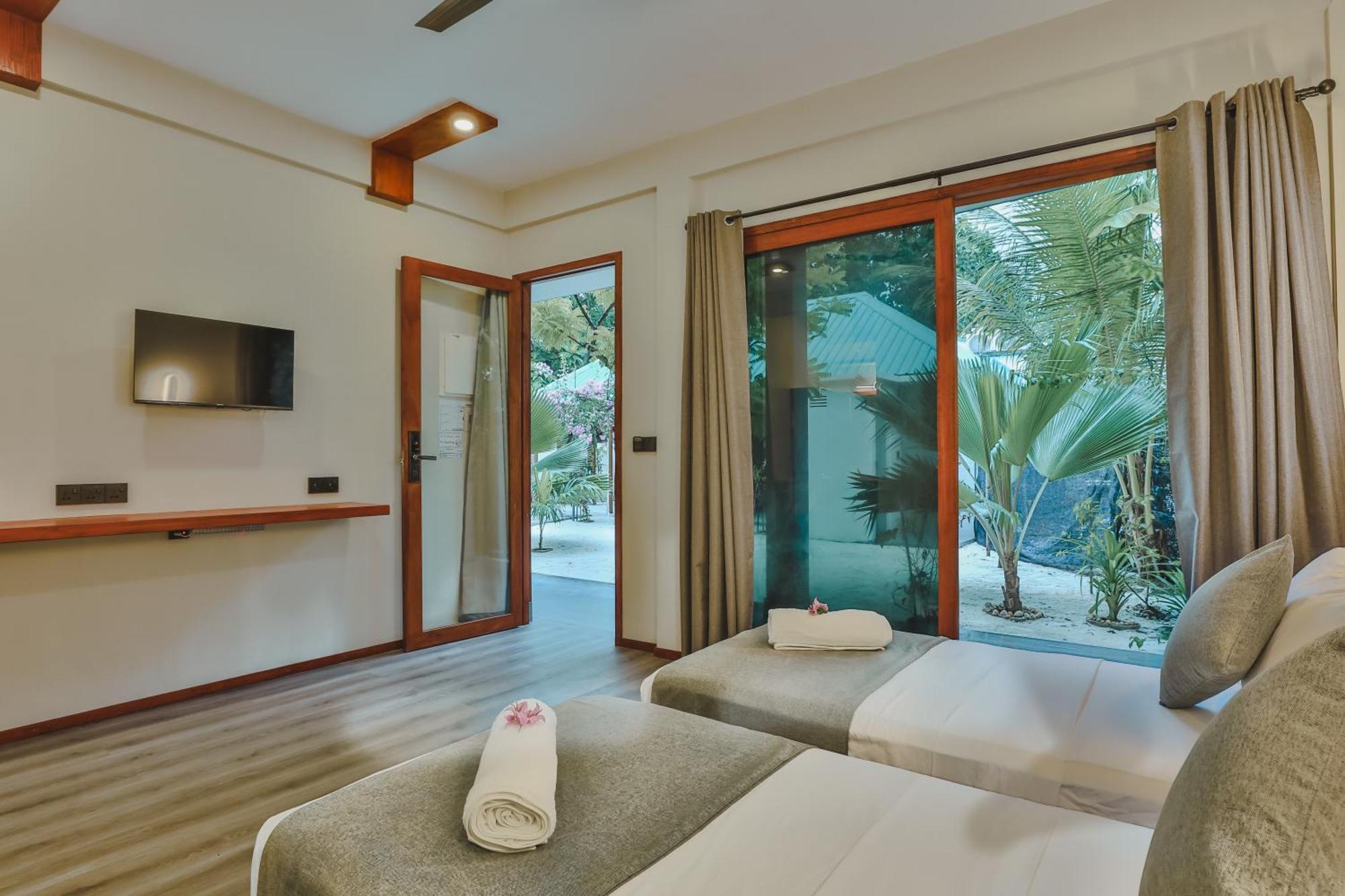 Sunny Breeze View Hotel Hangnaameedhoo Exterior photo