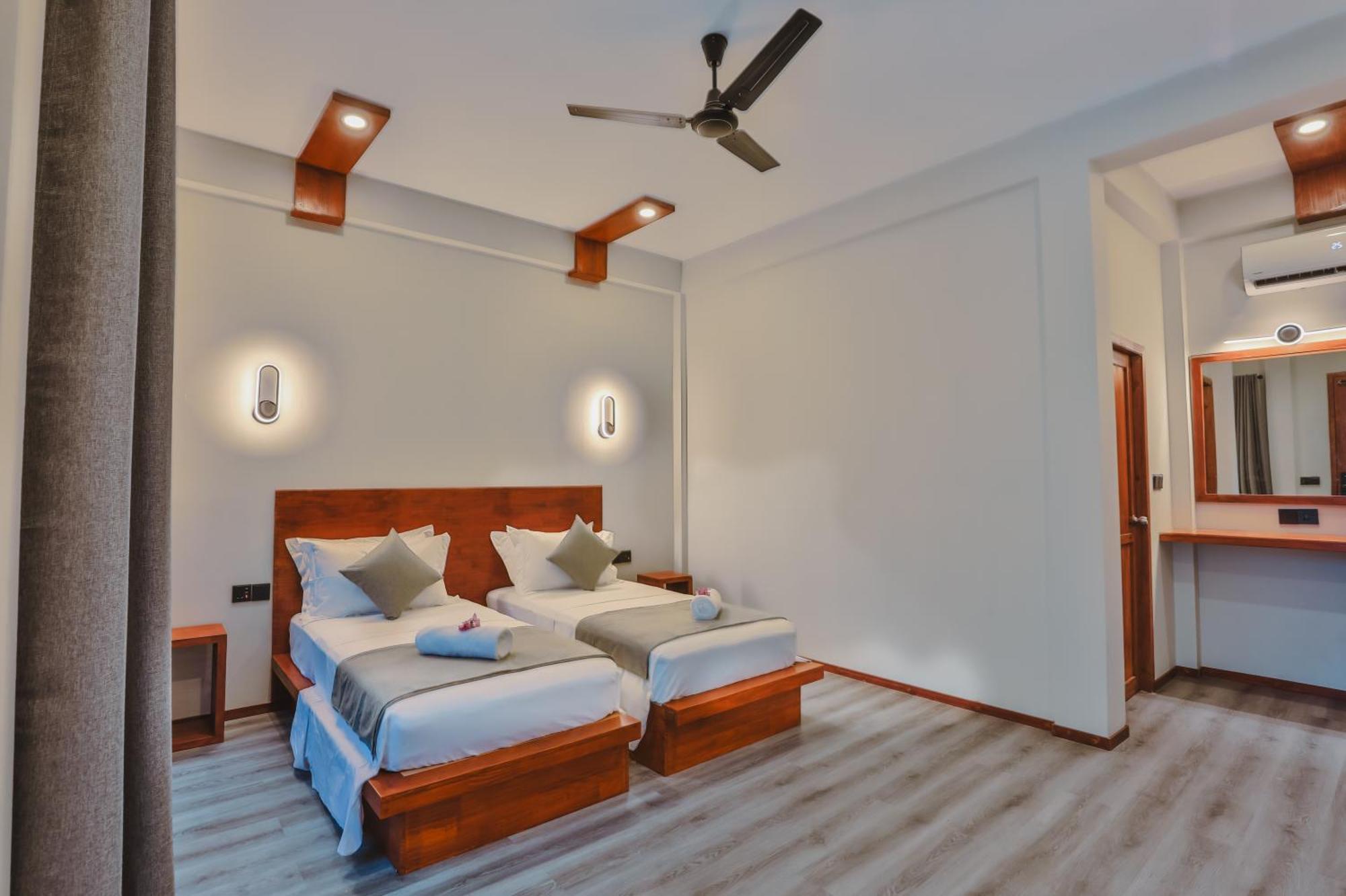 Sunny Breeze View Hotel Hangnaameedhoo Exterior photo